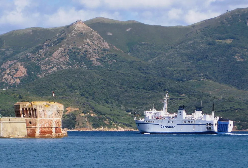 Toremar-Fähre vor Elba