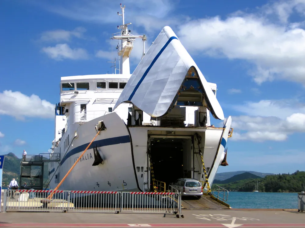 Toremar-Fähre Aethalia im Hafen von Portoferraio
